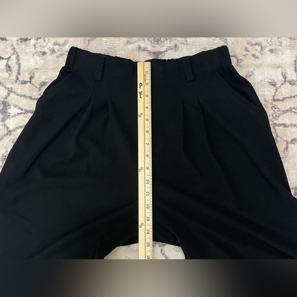 HALARA High Waisted Wide Leg
Waffle Black Pants Size Medium Petite - Picture 6 of 9